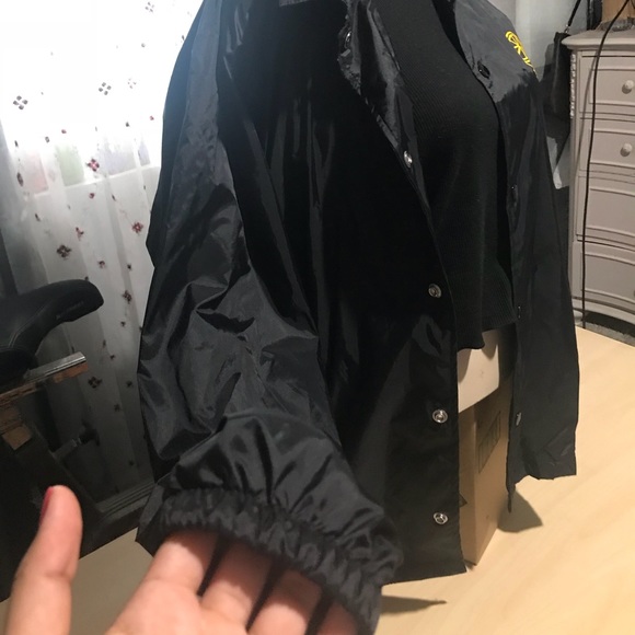 Windbreaker - Picture 4 of 5